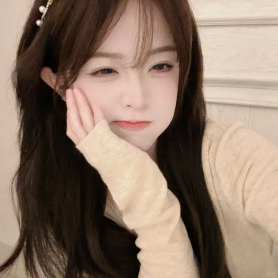 他在窥着你